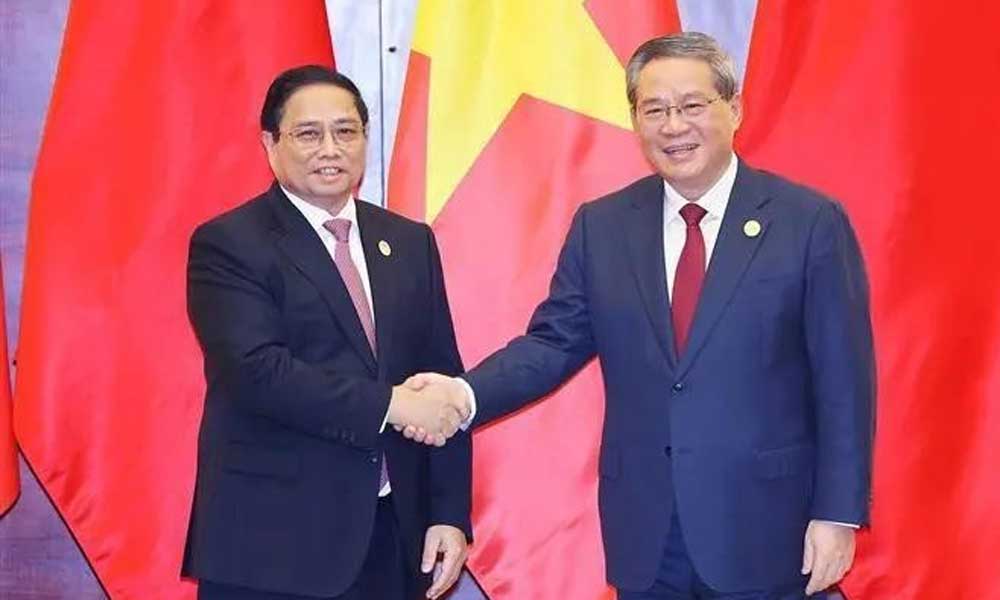 Vietnam gives top priority to relations with China: PM